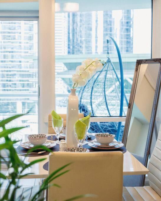 Appartement Breathtaking Lake View In Jlt Metro Cluster